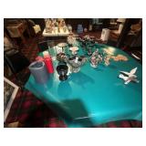Lot of Household Collectibles and Dï¿½cor
