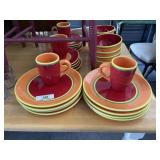 28 Piece Retro Dish Set