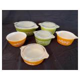 6 - vintage Pyrex bowls (4-lids)