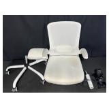 DPS Gaming Chair Adjustable Headrest White Used