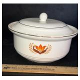 VINTAGE BAKERITE COVERED CASSAROLE DISH W/LID