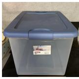 PLASTIC STORAGE TOTE W/LID