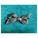 Silver TM & Co bow / ribbon brooch