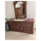 Thomasville dresser with mirror. No contents. 20“ x 60“ x 32“.