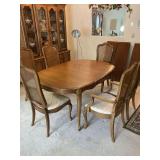 Pretty Thomasville dining table with 6 chairs. 41x60 plus three 12 inch leaves.