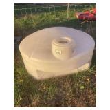 325 gallon pickup water tank . No lid.