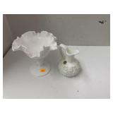 2 cnt Milk Glass