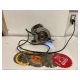 Circular saw. Works. Extra blades. 7 1/4ï¿½