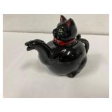 Cat tea pot.