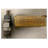 Mosler Vesuvius Type M sparkplug w/box