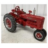 Freiheit IH Farmall H Toy Tractor