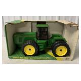 Ertl John Deere 8870 4WD Tractor in box