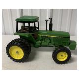 Ertl John Deere Tractor