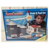 Ertl Farm Country Grain & Feed Set