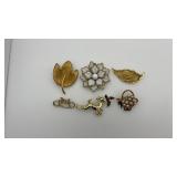 6 vintage brooches