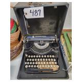 Typewriter, Case