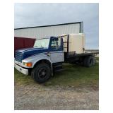 1990 INT 4900 w/Flatbed & 1000 Gal Poly Tank, Pump