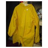 Stearns LARGE yellow rain coat and pants