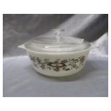 Brown Onion Pattern Pyrex Casserole Dish W lid