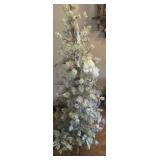 White Christmas tree 5ft