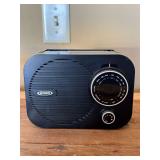 Jensen battery powered AM/FM portable radio