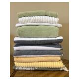 Grouping of towels…..beach/bath sheets, std bath towel, 1 hand towel….all are in great condition….wash/rinse/dry are DKNY