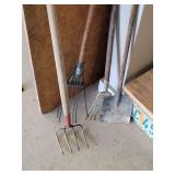 Garden tools: under brush rakes and shovel