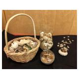 Nice selection of sea shells and decor. See pictures.