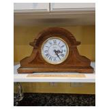 Very nice Bulova quartz chiming mantle clock...