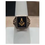 Vintage Masonic Sterling + 10K ring size 7.5 w/black onyx stone 5.1 grams...