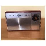 VINTAGE TRANSISTOR RADIO