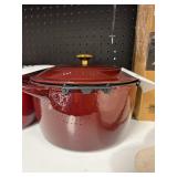 Tramontina 7 qt cast iron dutch oven