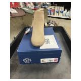 White Mt  ladies ankle boot 6.5