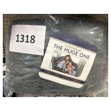 The huge one blanket 110inx132in