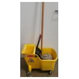 Rubbermaid Mop Bucket & Mop