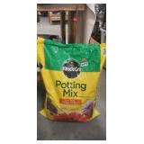 (1) 25 Quart Bag Of Miracle-Gro Potting Mix