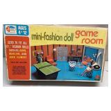 Vtg Girls World Mini-Fashion Doll Game Room