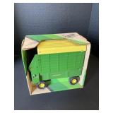 NOS ERTL John Deer 1/16 Scale Forage Wagon.