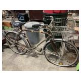 JC Penney Menï¿½s 5 Speed Bicycle W/Basket.