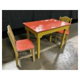 Cute Vintage Childï¿½s Table & Chair Set.