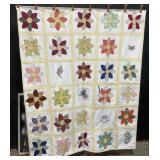 Clean Beautiful Flower Appliquï¿½ Quilt.