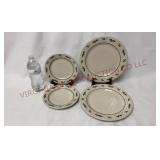 Longaberger Traditional Holly Bread, Dinner Plates