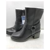 Universal thread black boots size 9 1/2