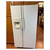 Maytag refrigerator, Model MSD2754GRW, 36" W x 35" D x 71" T