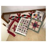 Small Christmas quilt, quilted pillows