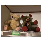 Two cute stuffed bears