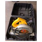 Dewalt electric circular saw w/case