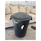 32 gallon Rough & Rugged trash can with lid