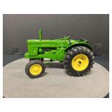 Ertl 1:16 scale John Deere Prestige Series 70 tractor, metal rims