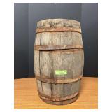 Small dry goods barrel with top and bottom